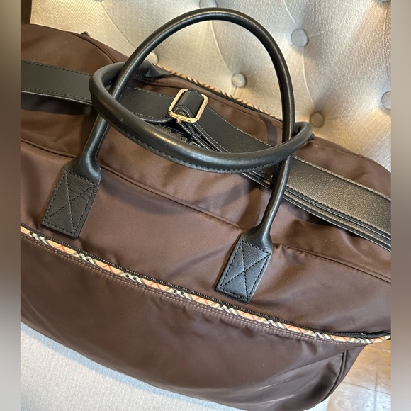 Burberry Golf Brown Nylon Duffle Bag with Nova Check Accents - Picture 6 of 11